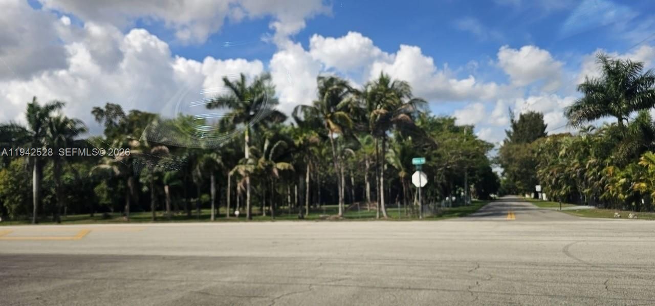 En Venta: $1,300,000 (1.50 acres)