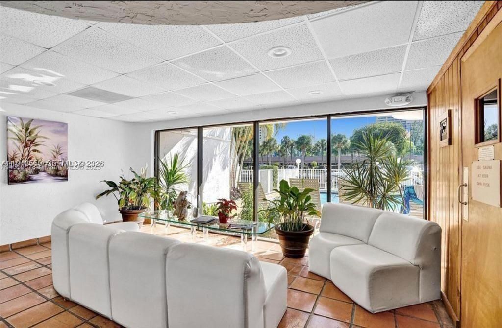 En Venta: $169,000 (0 camas, 1 baños, 560 Pies cuadrados)
