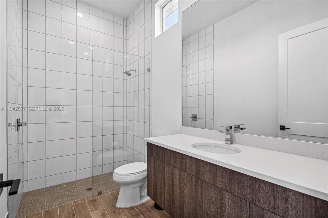 For Sale: $2,299,000 (5 beds, 6 baths, 5342 Square Feet)