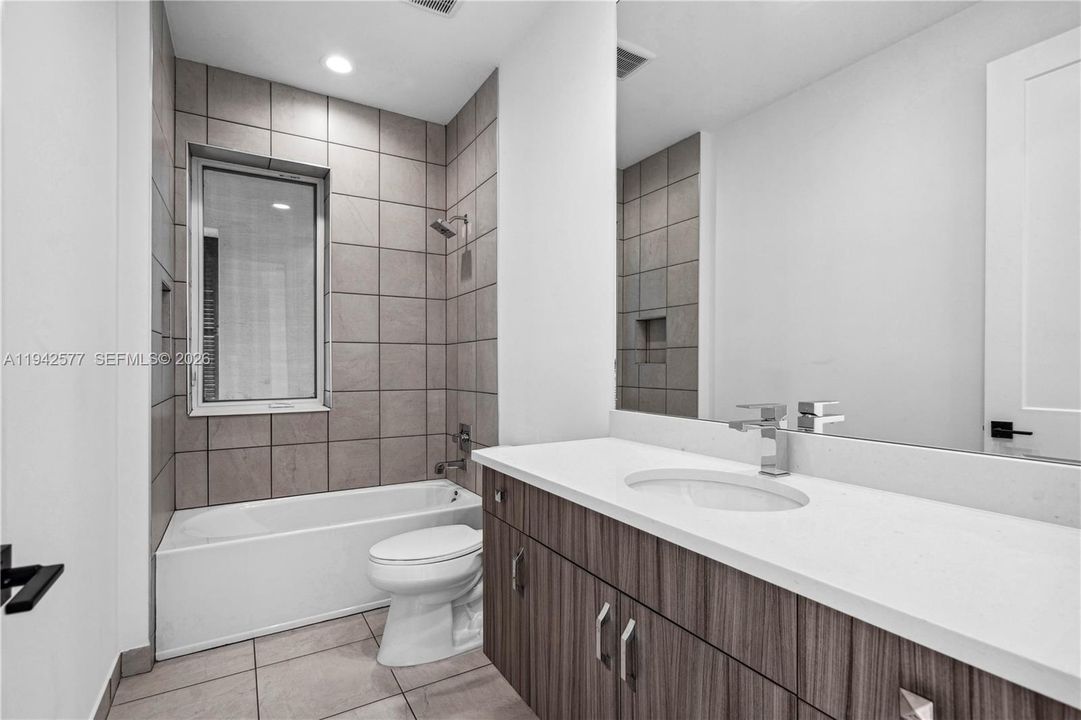 For Sale: $2,299,000 (5 beds, 6 baths, 5342 Square Feet)