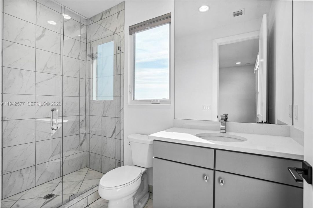 For Sale: $2,299,000 (5 beds, 6 baths, 5342 Square Feet)