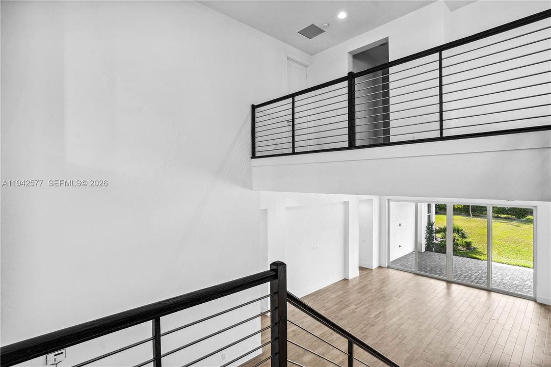For Sale: $2,299,000 (5 beds, 6 baths, 5342 Square Feet)