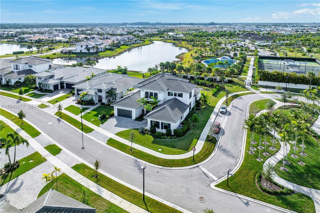 For Sale: $2,299,000 (5 beds, 6 baths, 5342 Square Feet)