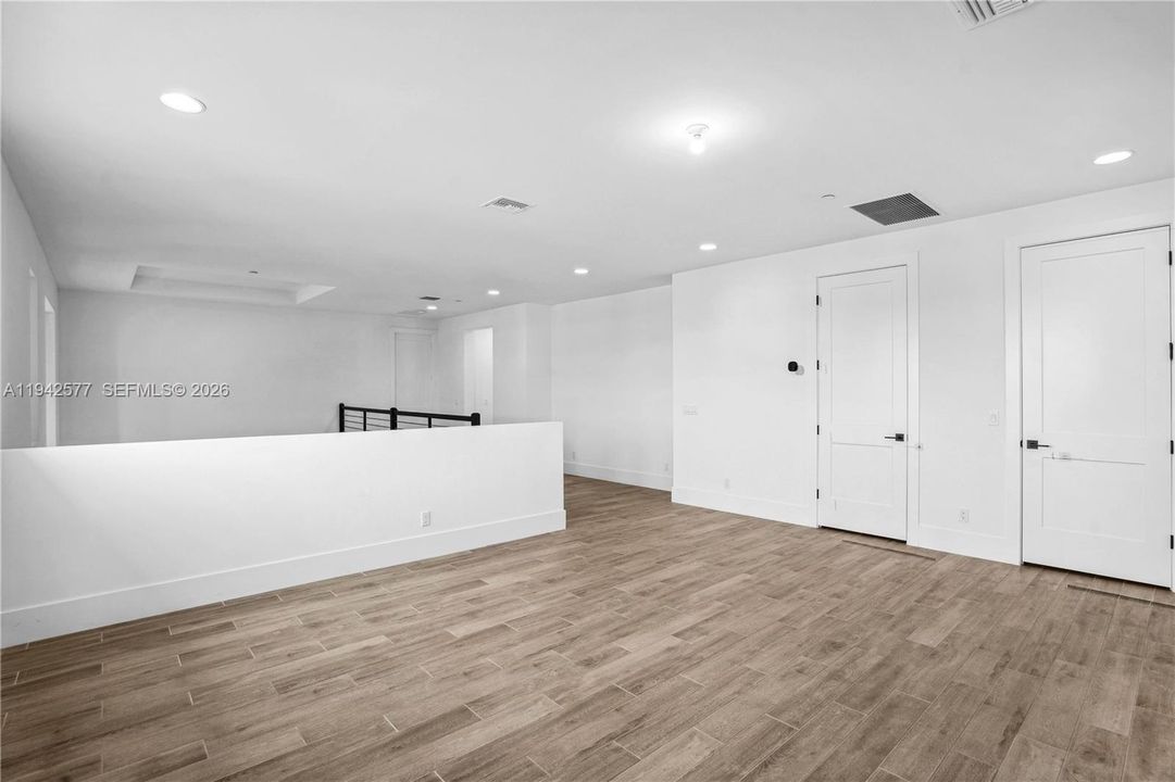 For Sale: $2,299,000 (5 beds, 6 baths, 5342 Square Feet)