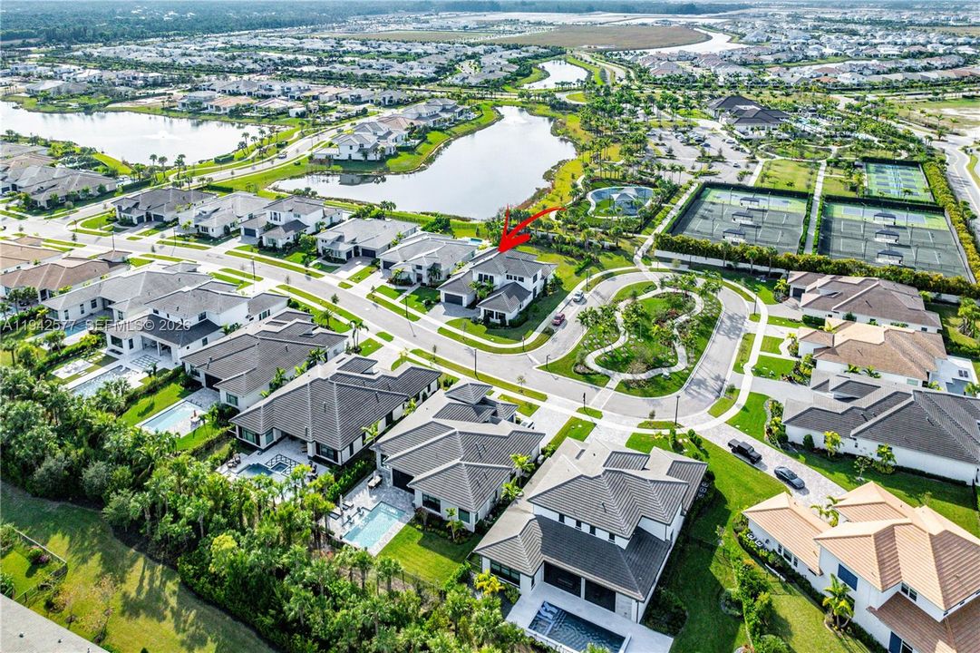 For Sale: $2,299,000 (5 beds, 6 baths, 5342 Square Feet)