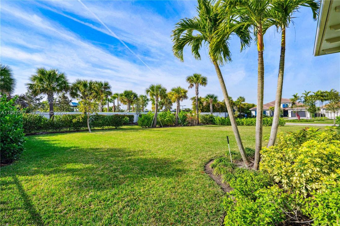 For Sale: $2,299,000 (5 beds, 6 baths, 5342 Square Feet)