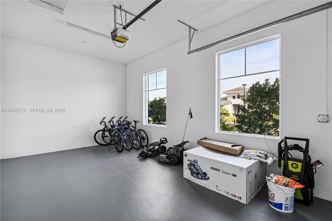 For Sale: $2,299,000 (5 beds, 6 baths, 5342 Square Feet)