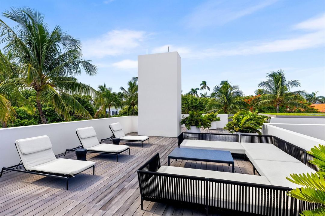 Rooftop Lounge