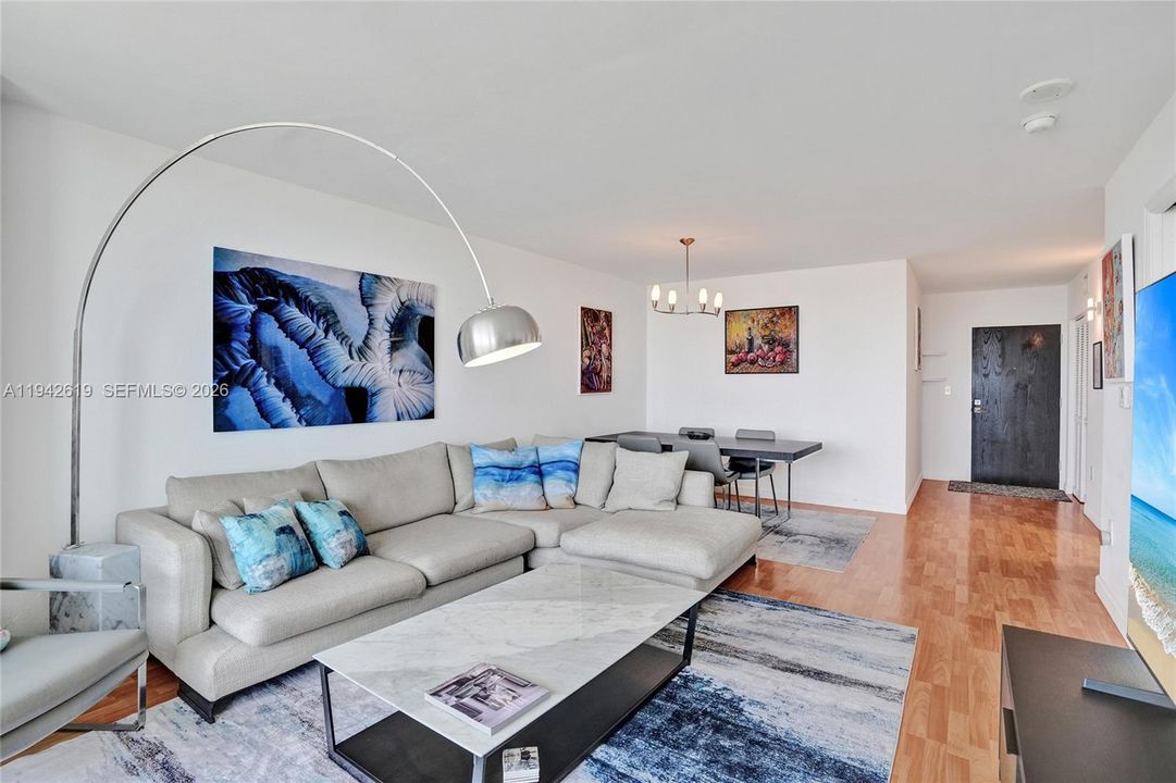 En Venta: $695,000 (1 camas, 1 baños, 740 Pies cuadrados)