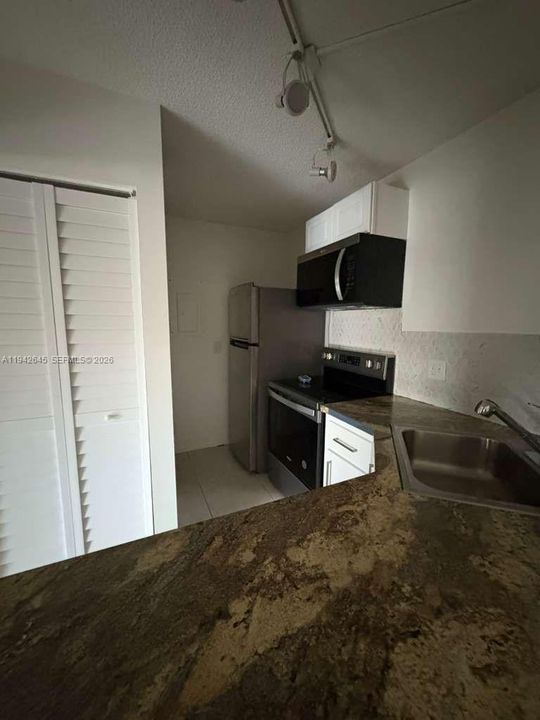 На продажу: $179,000 (2 спален, 2 ванн, 1005 Квадратных фут)