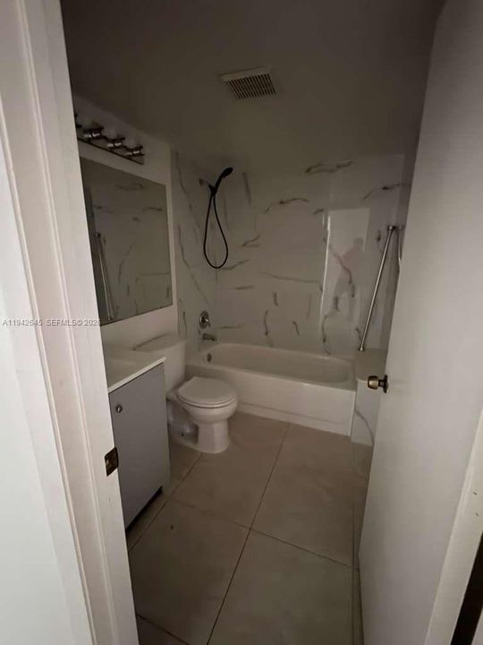 На продажу: $179,000 (2 спален, 2 ванн, 1005 Квадратных фут)
