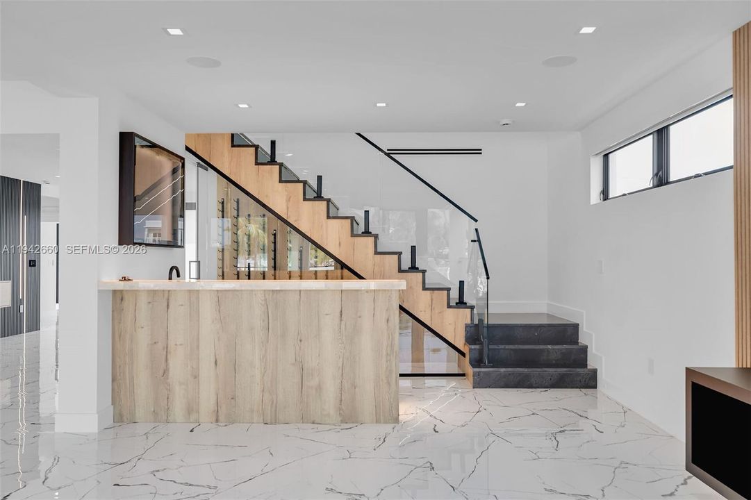 For Sale: $3,995,000 (5 beds, 4 baths, 3600 Square Feet)