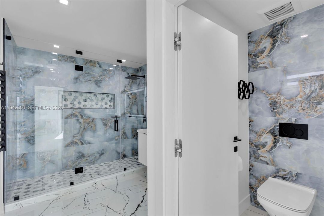 For Sale: $3,995,000 (5 beds, 4 baths, 3600 Square Feet)