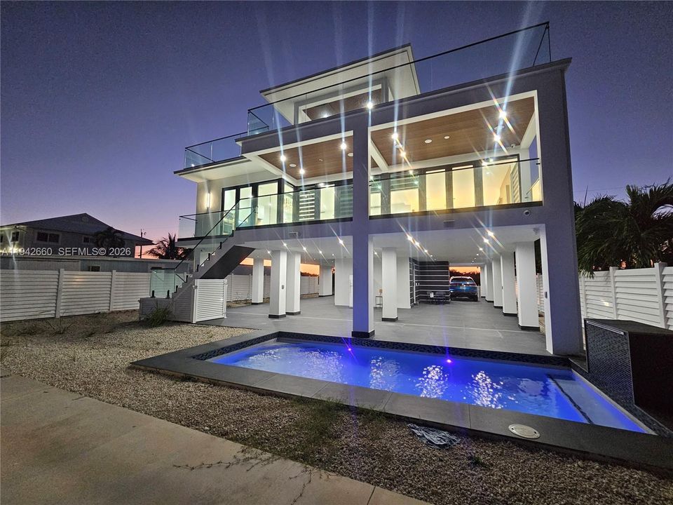 For Sale: $3,995,000 (5 beds, 4 baths, 3600 Square Feet)