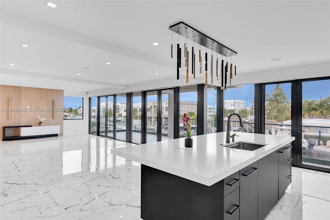 For Sale: $3,995,000 (5 beds, 4 baths, 3600 Square Feet)