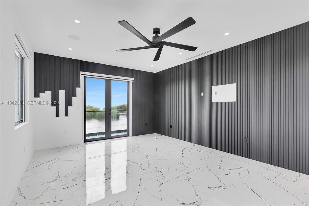 For Sale: $3,995,000 (5 beds, 4 baths, 3600 Square Feet)