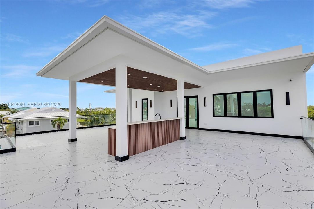 For Sale: $3,995,000 (5 beds, 4 baths, 3600 Square Feet)