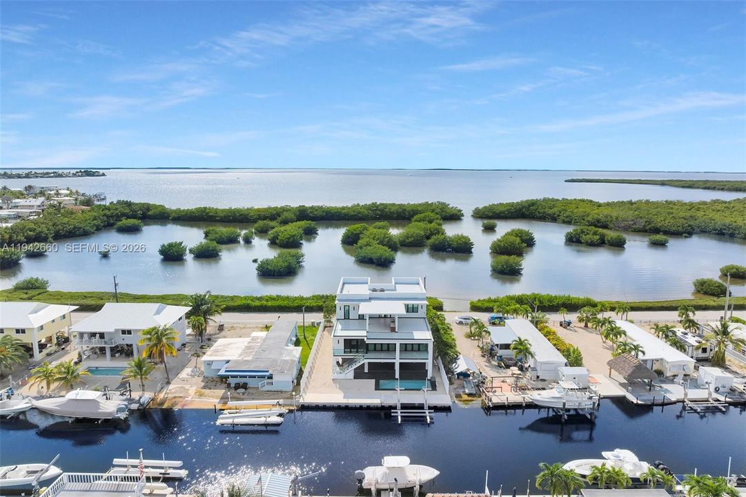 For Sale: $3,995,000 (5 beds, 4 baths, 3600 Square Feet)