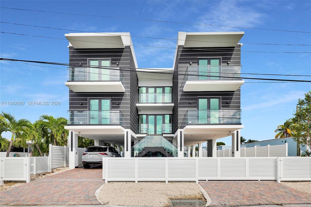 For Sale: $3,995,000 (5 beds, 4 baths, 3600 Square Feet)