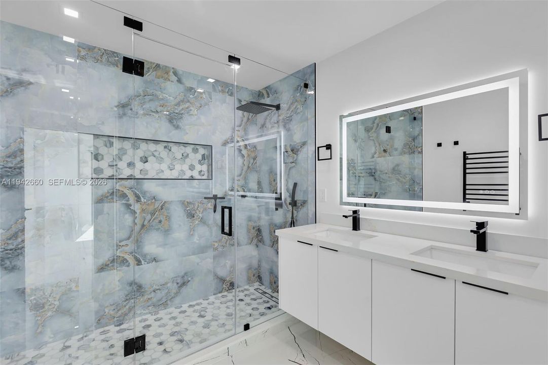 For Sale: $3,995,000 (5 beds, 4 baths, 3600 Square Feet)