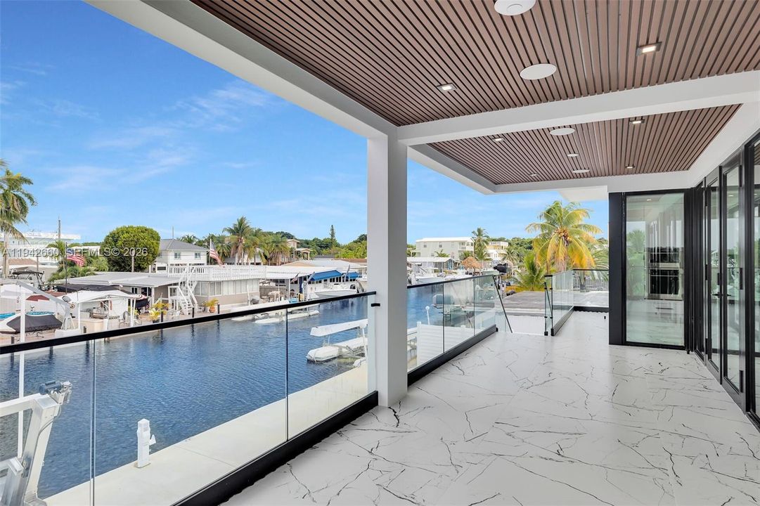 For Sale: $3,995,000 (5 beds, 4 baths, 3600 Square Feet)