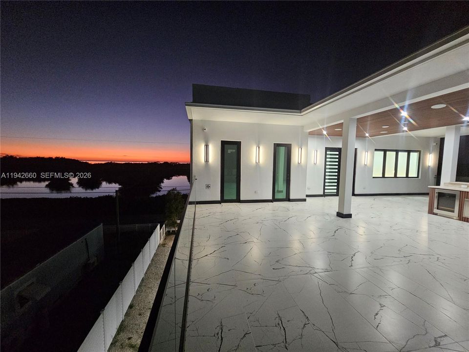 For Sale: $3,995,000 (5 beds, 4 baths, 3600 Square Feet)