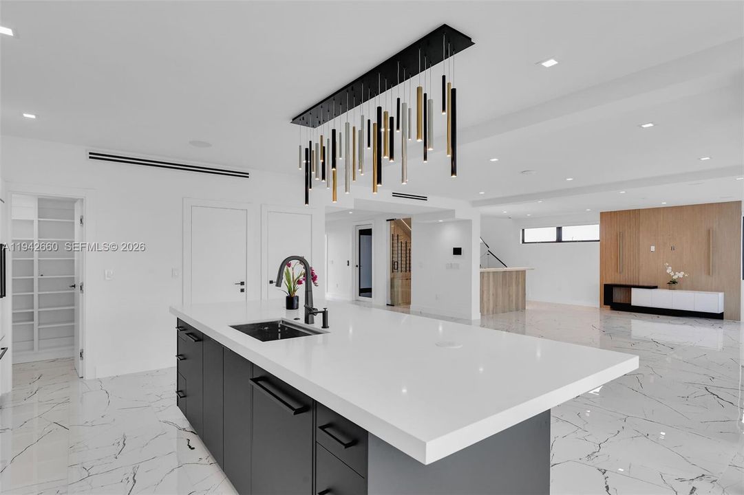 For Sale: $3,995,000 (5 beds, 4 baths, 3600 Square Feet)