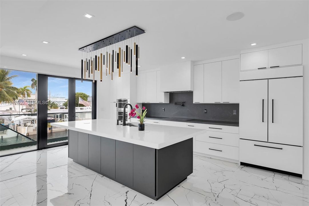 For Sale: $3,995,000 (5 beds, 4 baths, 3600 Square Feet)