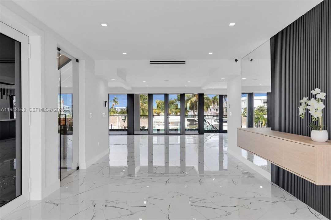 For Sale: $3,995,000 (5 beds, 4 baths, 3600 Square Feet)