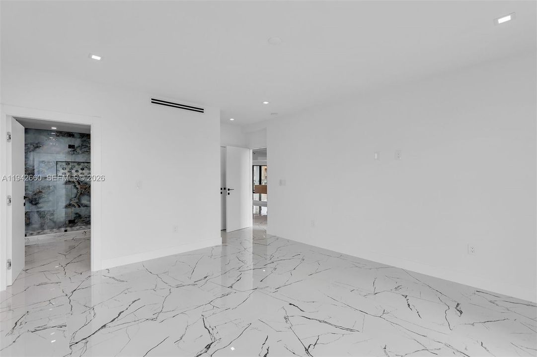 For Sale: $3,995,000 (5 beds, 4 baths, 3600 Square Feet)