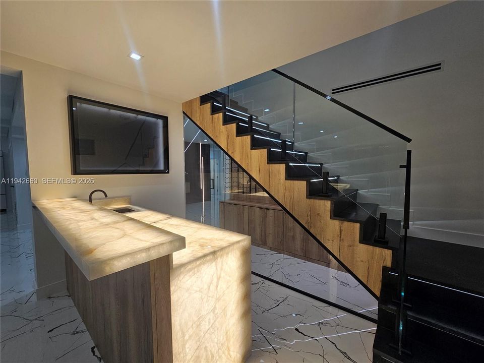 For Sale: $3,995,000 (5 beds, 4 baths, 3600 Square Feet)