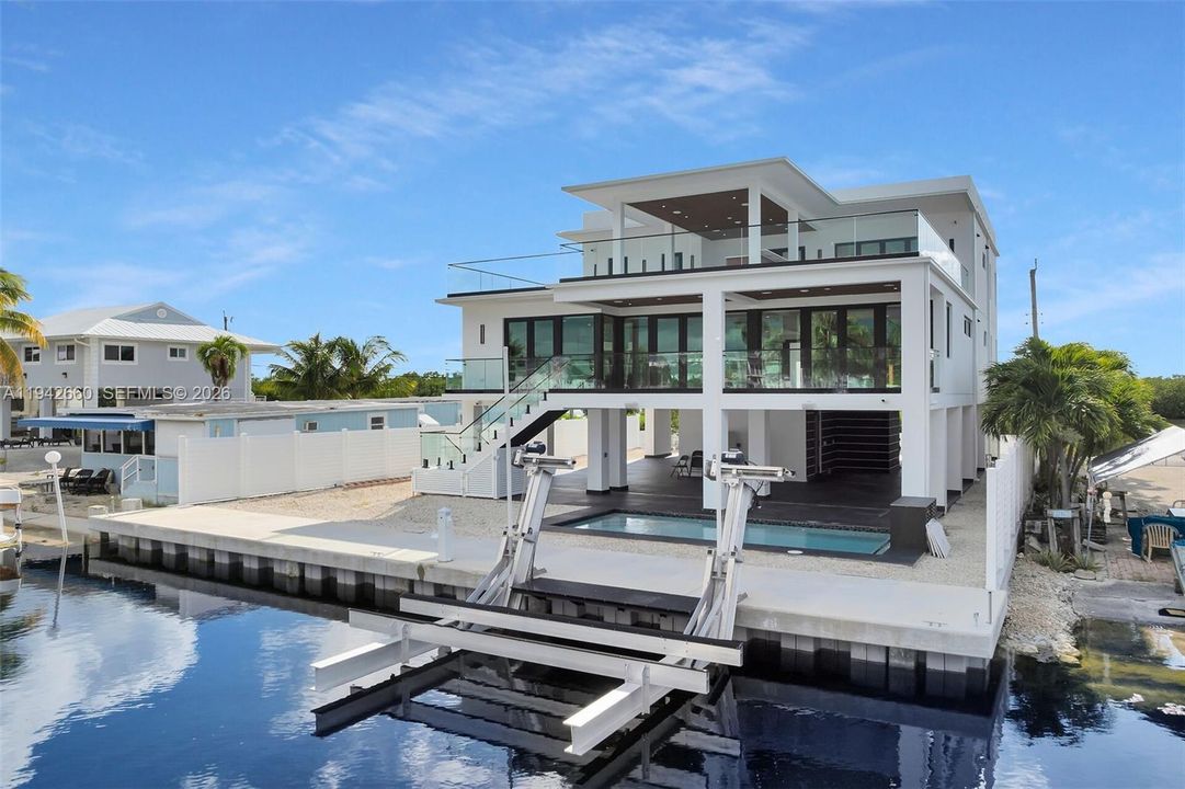 For Sale: $3,995,000 (5 beds, 4 baths, 3600 Square Feet)