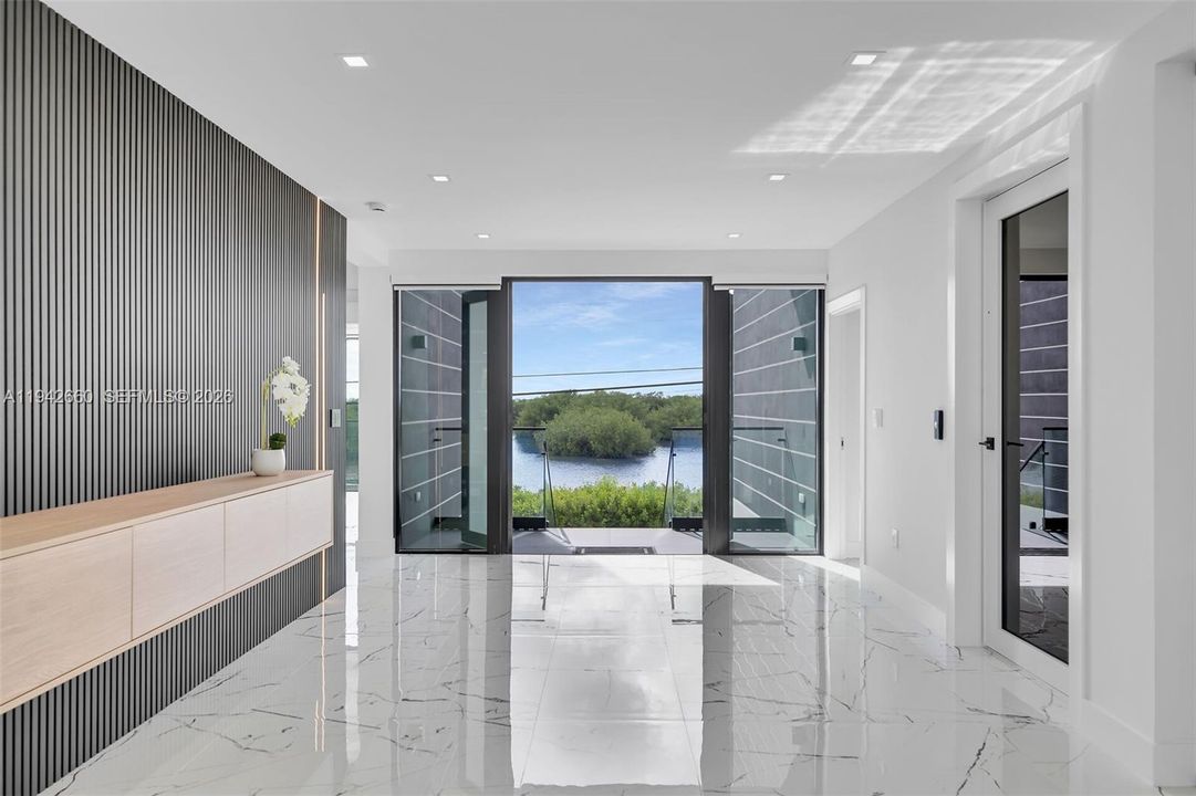 For Sale: $3,995,000 (5 beds, 4 baths, 3600 Square Feet)