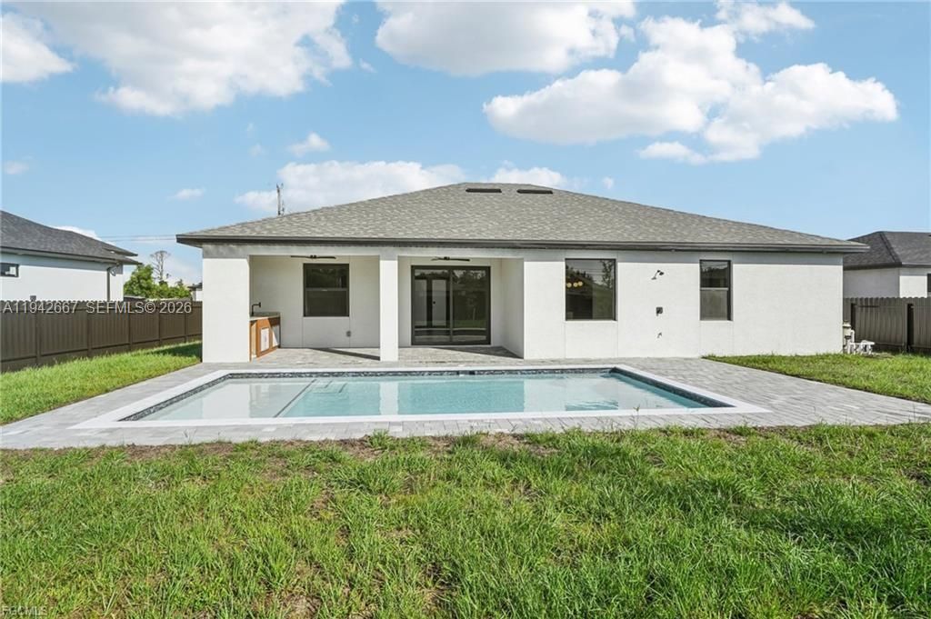 Под контрактом: $489,900 (4 спален, 2 ванн, 1810 Квадратных фут)