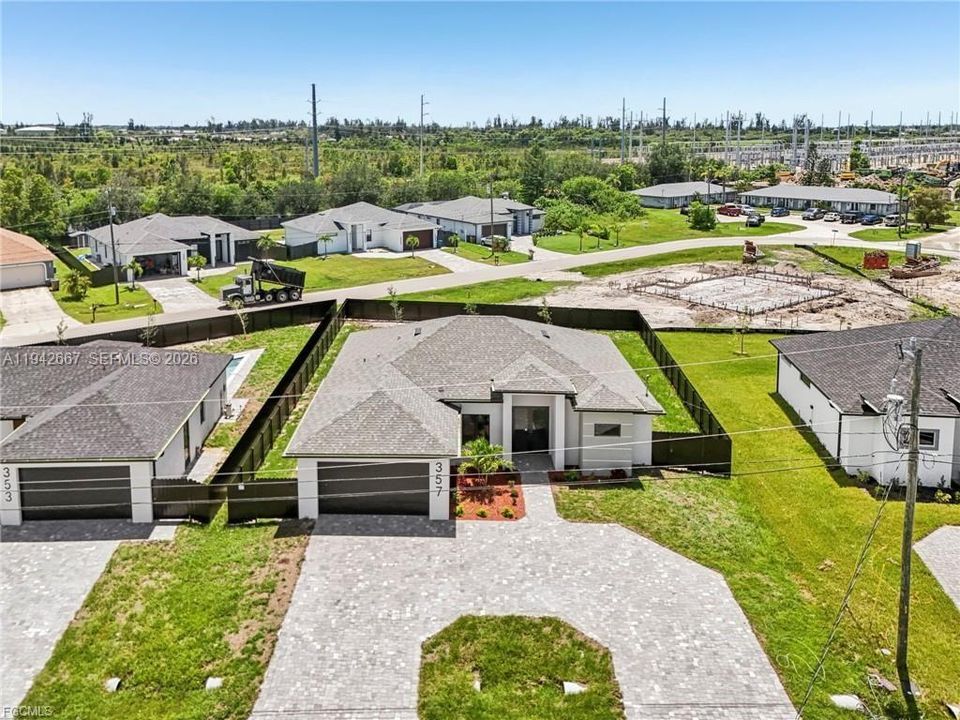 Под контрактом: $489,900 (4 спален, 2 ванн, 1810 Квадратных фут)