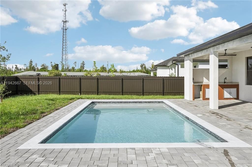Под контрактом: $489,900 (4 спален, 2 ванн, 1810 Квадратных фут)