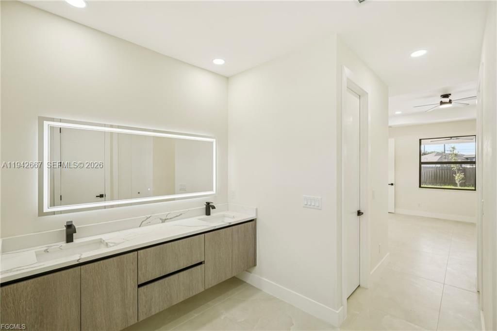 Под контрактом: $489,900 (4 спален, 2 ванн, 1810 Квадратных фут)