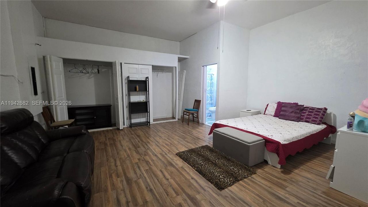 Recientemente alquilado: $800 (1 camas, 1 baños, 1550 Pies cuadrados)