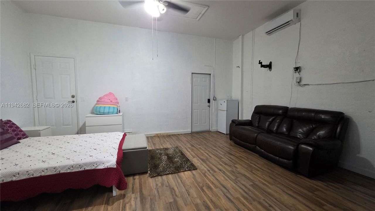 Recientemente alquilado: $800 (1 camas, 1 baños, 1550 Pies cuadrados)
