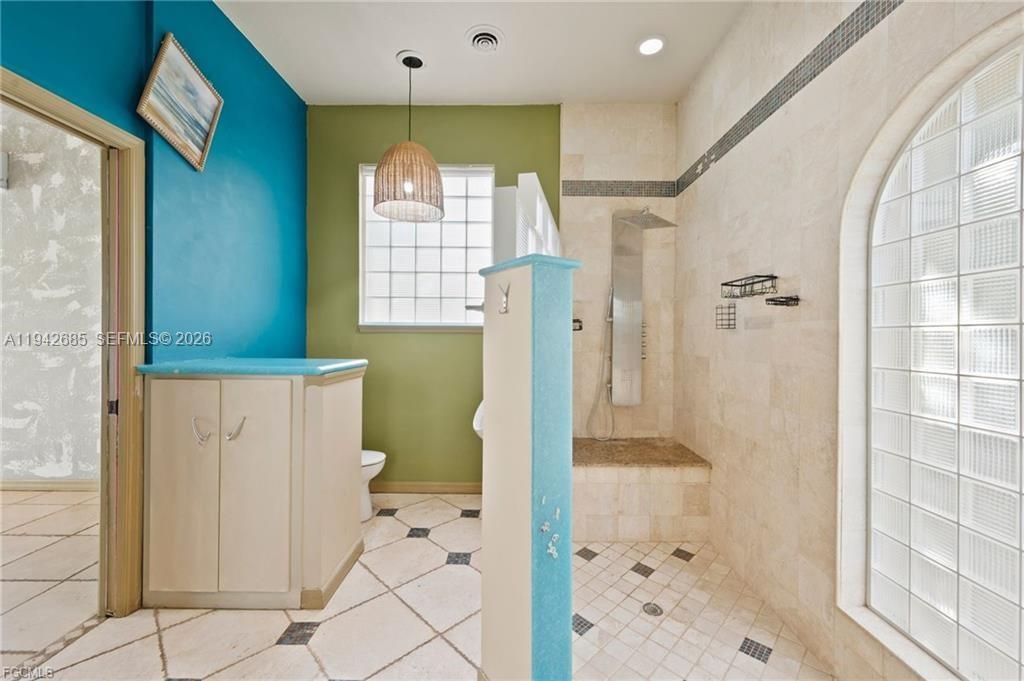 For Sale: $599,000 (3 beds, 2 baths, 2014 Square Feet)