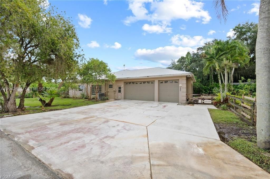 For Sale: $599,000 (3 beds, 2 baths, 2014 Square Feet)
