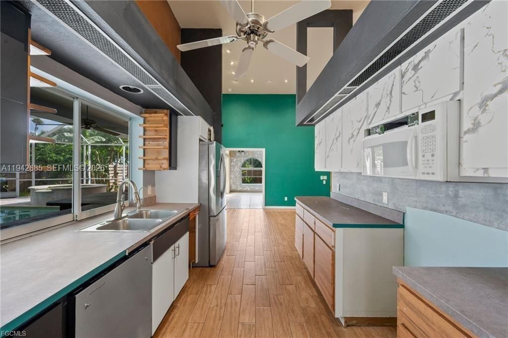 For Sale: $599,000 (3 beds, 2 baths, 2014 Square Feet)