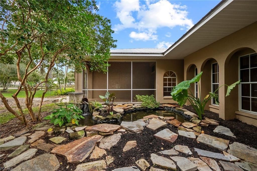 For Sale: $599,000 (3 beds, 2 baths, 2014 Square Feet)