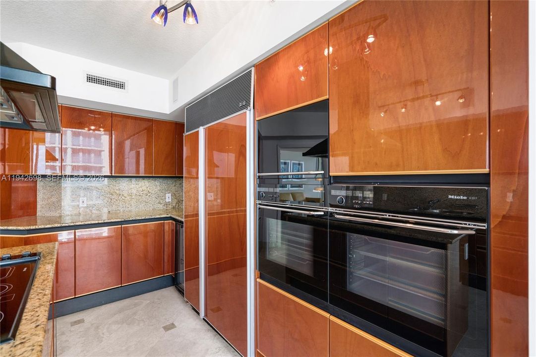 For Sale: $4,335,000 (3 beds, 4 baths, 2250 Square Feet)