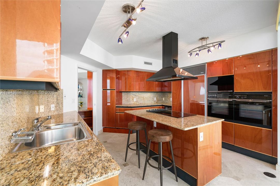 For Sale: $4,335,000 (3 beds, 4 baths, 2250 Square Feet)