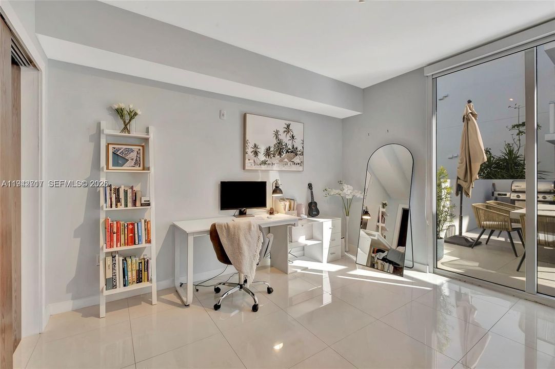 For Sale: $695,000 (2 beds, 2 baths, 973 Square Feet)