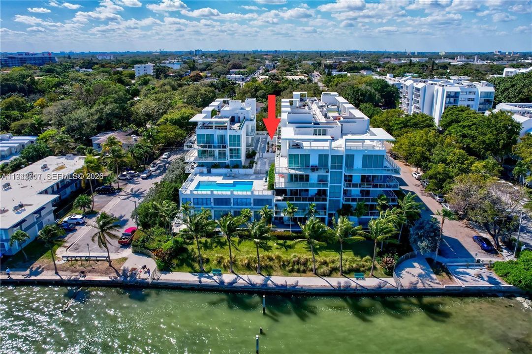 For Sale: $695,000 (2 beds, 2 baths, 973 Square Feet)