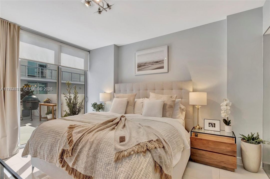 For Sale: $695,000 (2 beds, 2 baths, 973 Square Feet)