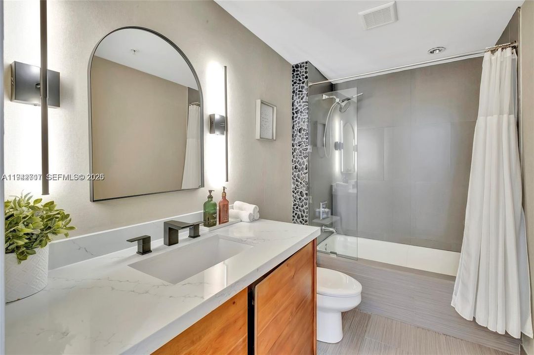 For Sale: $695,000 (2 beds, 2 baths, 973 Square Feet)