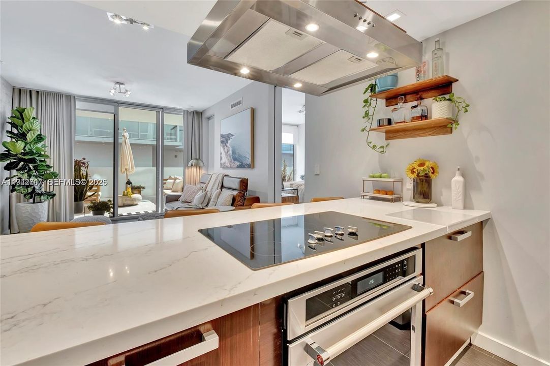 For Sale: $695,000 (2 beds, 2 baths, 973 Square Feet)